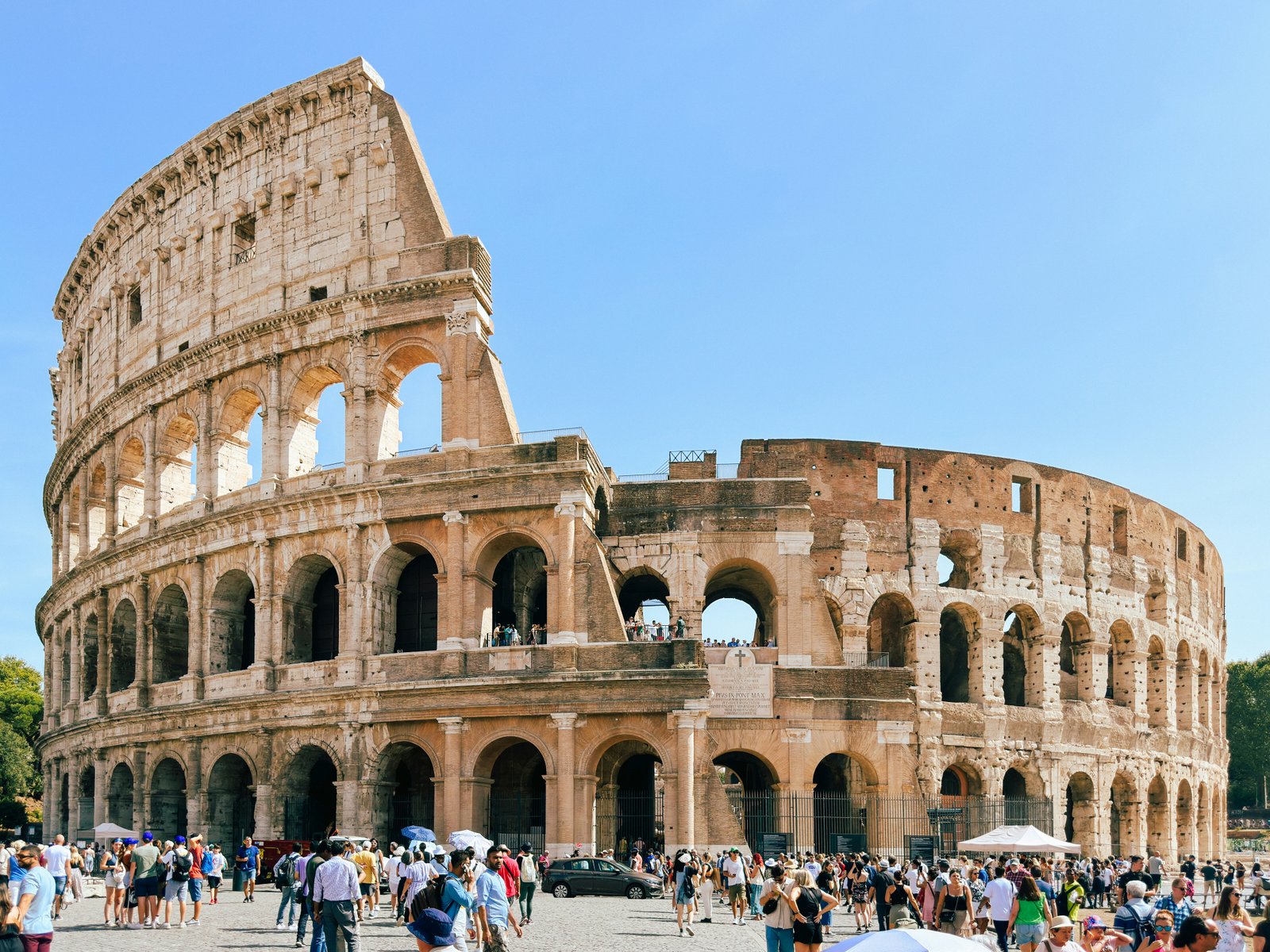 Colosseum long queue vs skip line